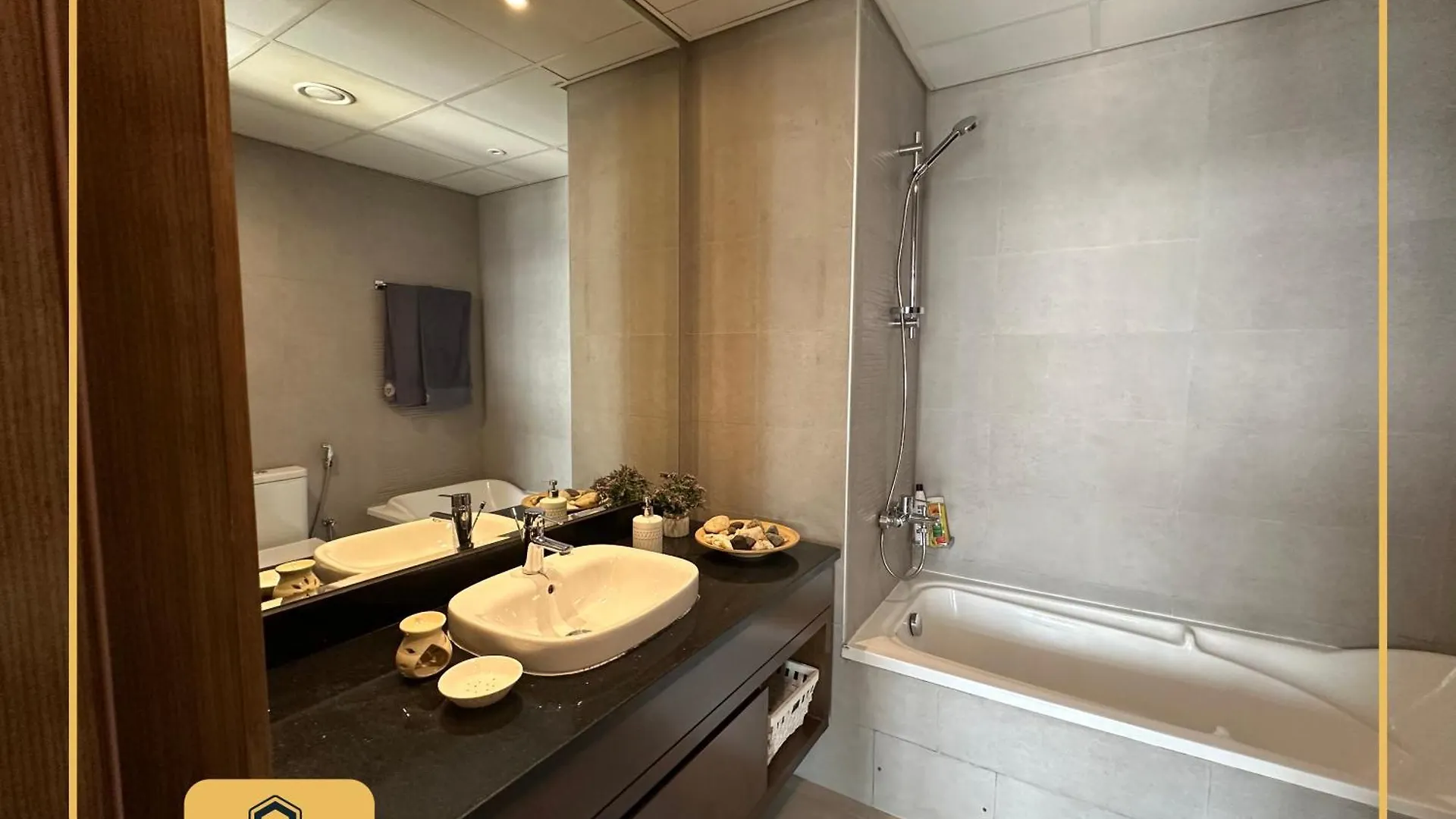 1-Bedroom Apartment - Business Bay - Dubai - By Alphatel Vacations